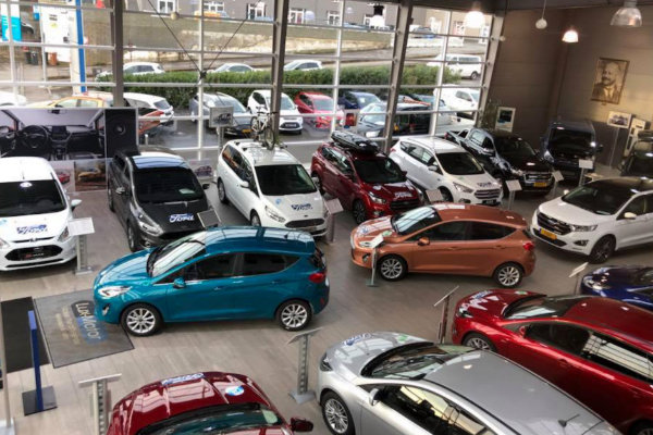 salle d'exposition LuxMotor