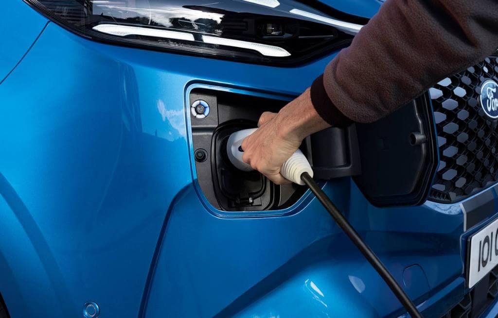 Ford E-Transit Custom opladen