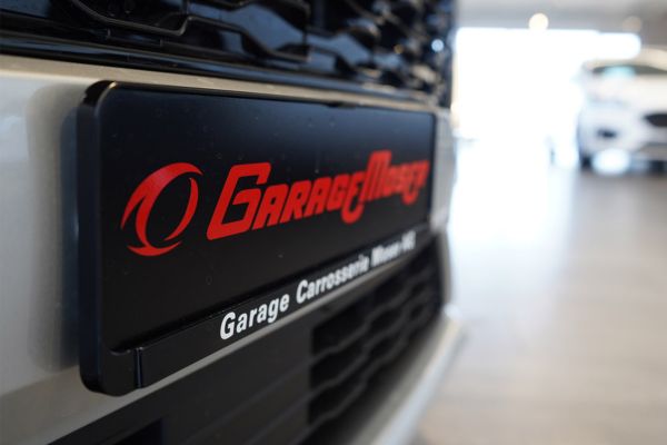 Showroom Bild eines Nummernschilds mit Garage Moser Logo