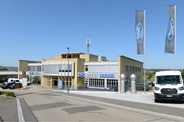 Transit Center Eingang und Zufahrt des Transit Centers in Seuzach