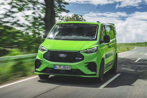 Ford Transit Custom MS-RT sur route