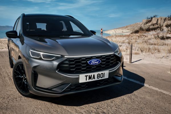 Le nouveau Ford Kuga La nouvelle Ford Kuga Black Edition est à la plage