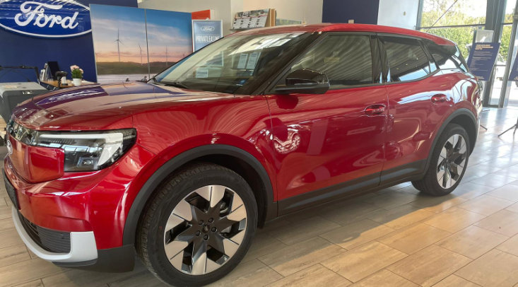 billede af ford explorer fra siden forfra