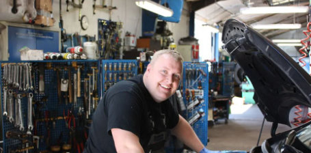 ford mekaniker hos ford viborg jørgen olsens autoriserede ford værksted