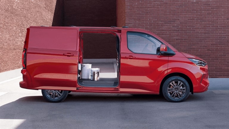 Transit Custom rouge porte latérale ouverte