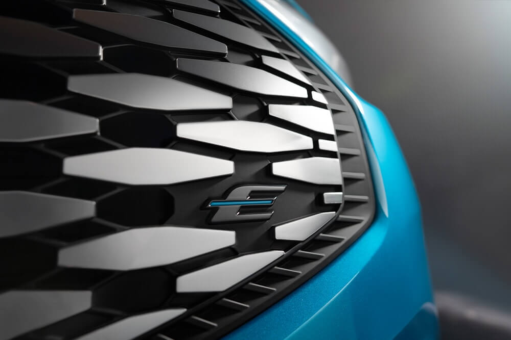 Gros plan sur la calandre du Ford E-Transit Custom