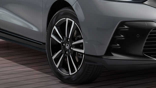 View of the front side of a Jazz to illustrate the 16-inch alloy wheels