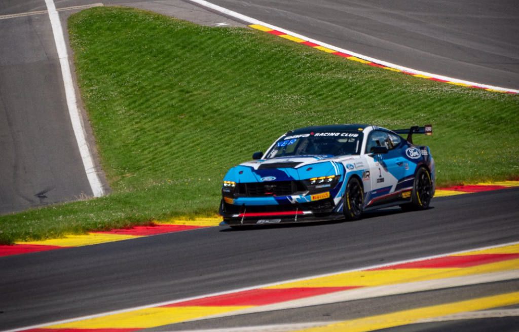 Mustang GT4 Race