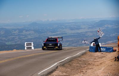 Nouveau triomphe au Pikes Peak International Hill Climb