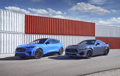 AVEC LA NOUVELLE FORD MUSTANG, LA PLUS CELEBRE DES PONY CARS PROGRESSE EN STYLE, EN PERFORMANCE ET EN CONNECTIVITE