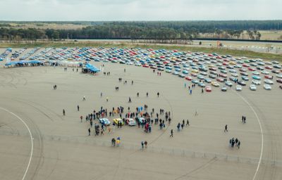 LES CLUBS FORD BELGES RASSEMBLÉS À LOMMEL