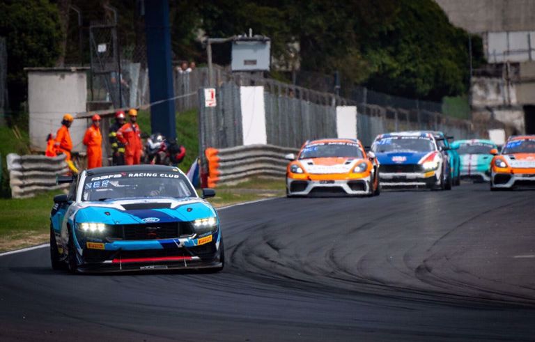 Mustang GT4 sur le circuit de Monza