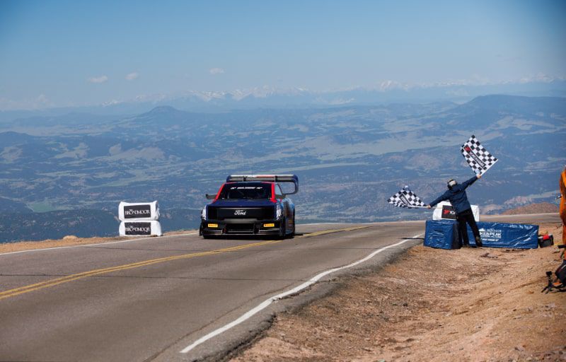 Le Ford F-150 Lightning SuperTruck triomphe au Pikes Peak International Hill Climb