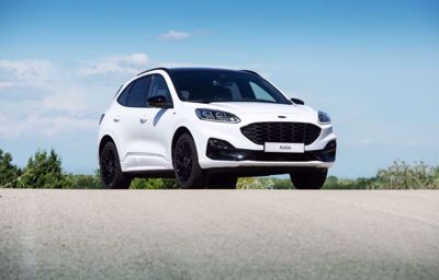 FORD KUGA : LE VÉHICULE ÉLECTRIQUE HYBRIDE RECHARGEABLE LE PLUS VENDU EN EUROPE PRÉSENTE SA VERSION « PACK BLACK » 