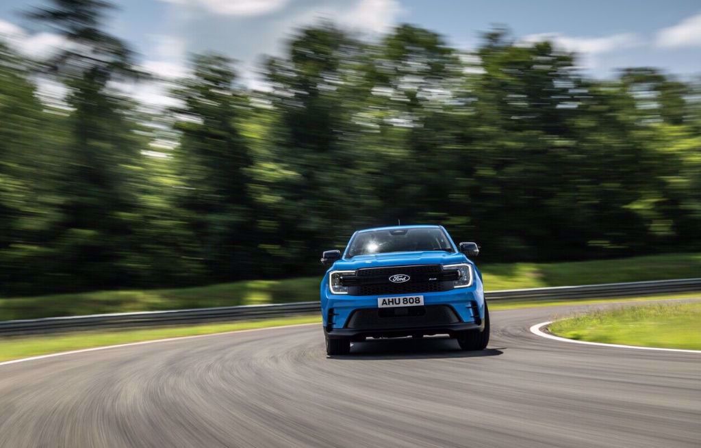 Ford Ranger MS-RT PHEV: performance & style rallye