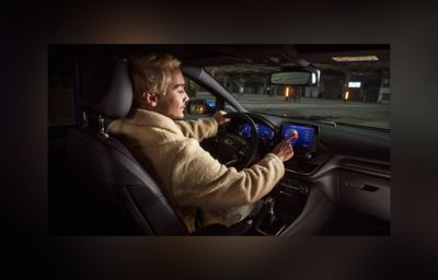 FORD UND B&O BEOSONIC™ BIETEN PERFEKTEN SOUND BEIM AUTOFAHREN DANK INTUITIV BEDIENBARER TOUCHSCREEN-BEDIENOBERFLÄCHE