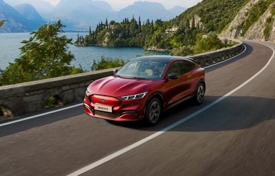 Ford bakker op om et 100 % elektrisk bilsalg fra 2035