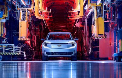 Uuden täyssähköisen Explorerin massatuotanto alkaa Fordin sähköautotehtaalla Kölnissä