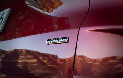 Ford siirtyy näyttävästi sähköistämiseen – esittelee ympäristöystävällisen toimintatavan, joka laajenee kaikkiin malliston ajoneuvoihin