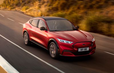 Täyssähköinen Ford Mustang Mach-E tarjoaa tehoa, tyyliä ja vapautta uudelle sukupolvelle