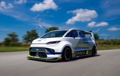 Maailman ensiesittelyssä Ford Pro Electric SuperVan