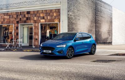 Uusi sähköistetty Ford Focus EcoBoost Hybrid kevythybridi
