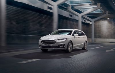 Ford esitteli uuden Ford Mondeon ja ainutlaatuisen uuden Mondeo Hybrid Wagonin