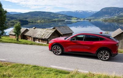 Ford Mustang Mach-E tarjoaa ajonautintoa eurooppalaiseen makuun