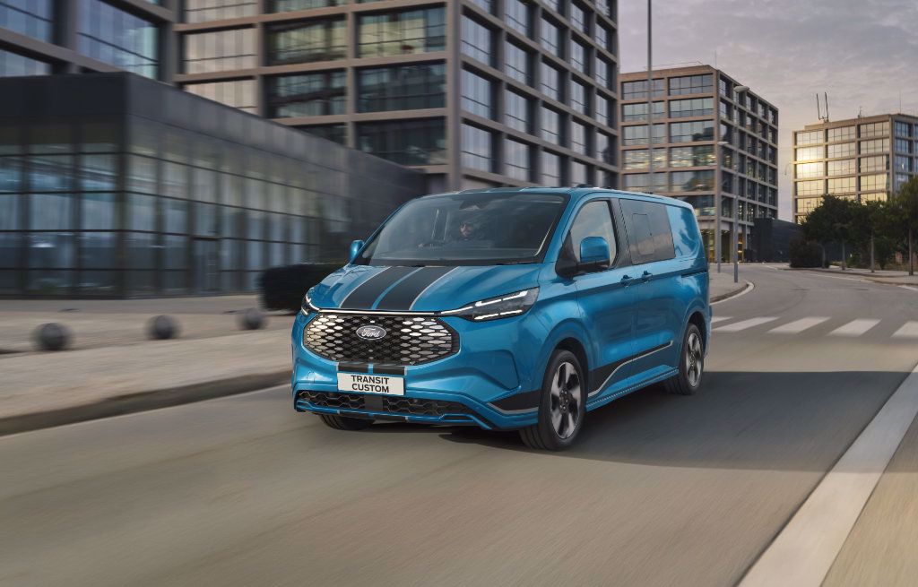 Ford E-Transit Customin hinnat julkistettiin; koko uusi Transit Custom -mallisto on nyt tilattavissa