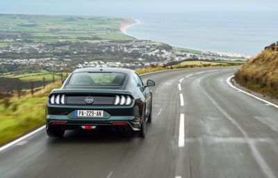 Fascinante et sans limite : découvrez l’île de Man au volant de la Mustang Bullitt