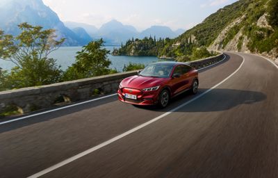 La famille Mustang s'agrandit : voici la Ford Mustang Mach-E, 100% électrique, puissante et racée