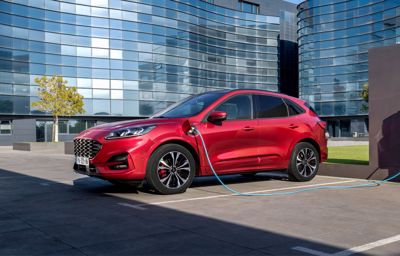 Nouveau **Ford Kuga** : le SUV intelligent et connecté avec 3 motorisations hybrides