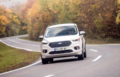 Le Kuga E85, 100% compatible au carburant bioéthanol, est disponible à partir de 29 200 euros