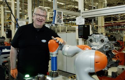 ROBBIE THE COBOT HELPS DISABLED PEOPLE AND THOSE WITH REDUCED MOBILITY TACKLE FORD ASSEMBLY WORK