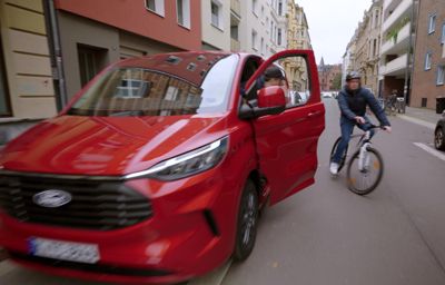 ALL-NEW FORD TRANSIT CUSTOM COULD HELP PREVENT ‘DOORING’ ACCIDENTS