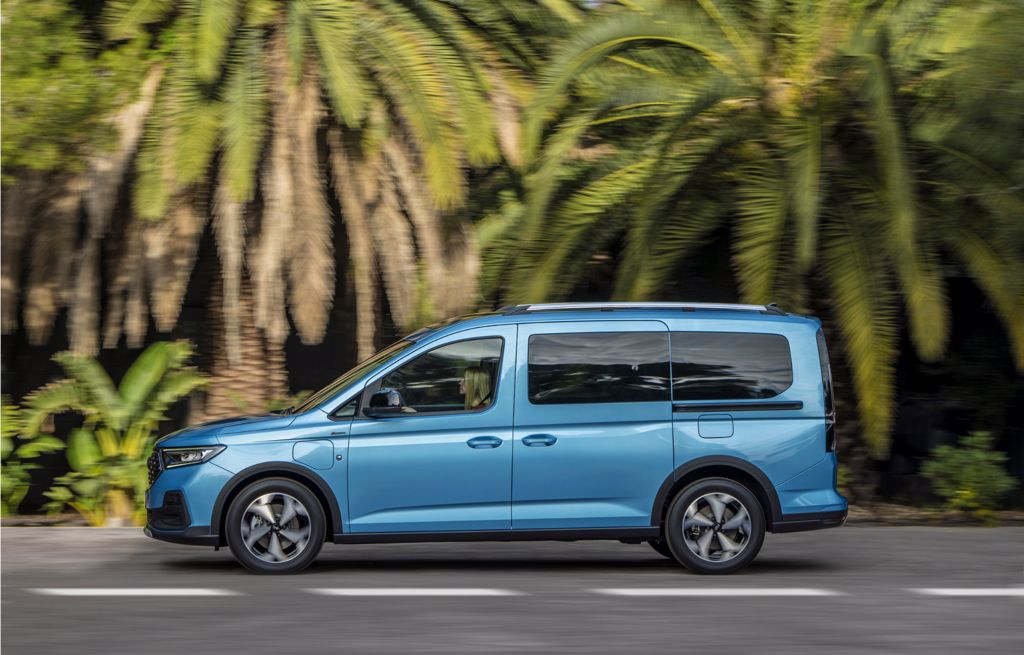 NEW PHEV POWERTRAIN BOOSTS FORD TOURNEO CONNECT