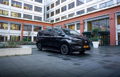 De Transit Custom Black Platinum, praktisch, luxe en stoer