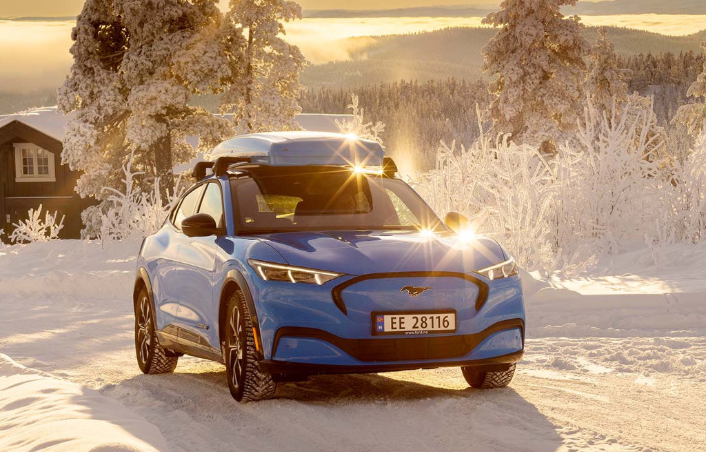 Mustang Mach-E har fått bedre priser, fastrente og flere kostnadsfrie tjenester inkludert