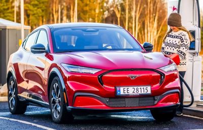 Ford inngår nytt partnerskap for enda enklere offentlig lading