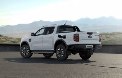 Ford utvider pickup-familien med den første Ranger som ladbar hybrid
