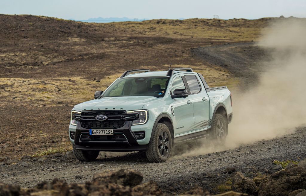 Nye Ford Ranger ladbar hybrid på landekjøring