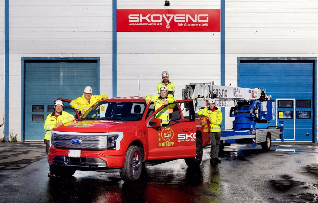 Skoveng med sin elektriske pickup F-150 Lightning