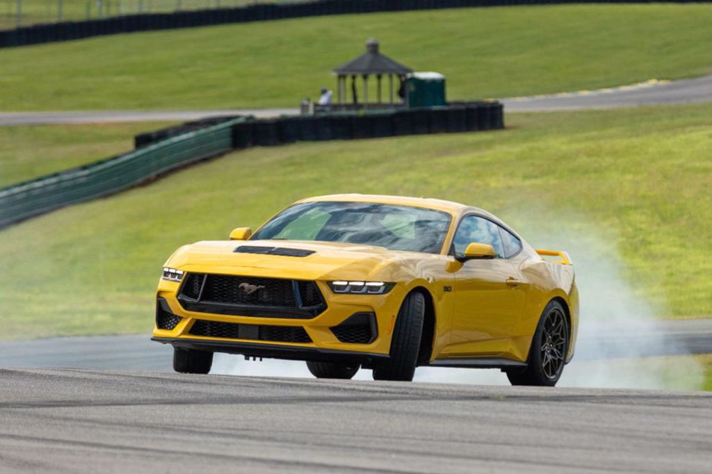 Ford Mustang V8 Powers into New Zealand!