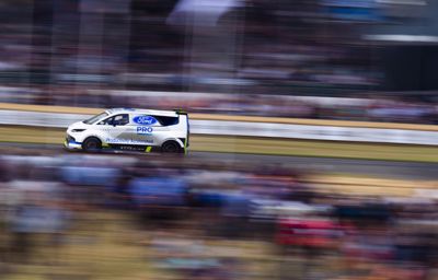 Elektryczny SuperVan 4 podczas 101. edycji Pikes Peak International Hill Climb