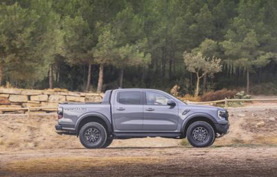 Sprzedaż nowej generacji lidera w segmencie pickupów rozpoczyna nowy Ford Ranger Raptor