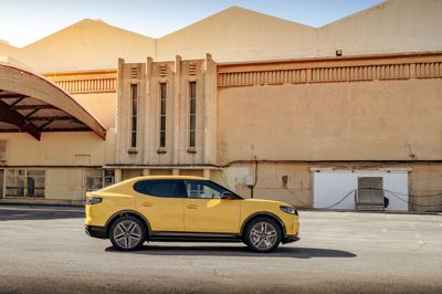 Nowy elektryczny Ford Capri wyruszył do klientów.