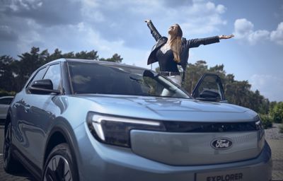 Nowy elektryczny Ford Explorer wyrusza dookoła świata z Lexie Alford